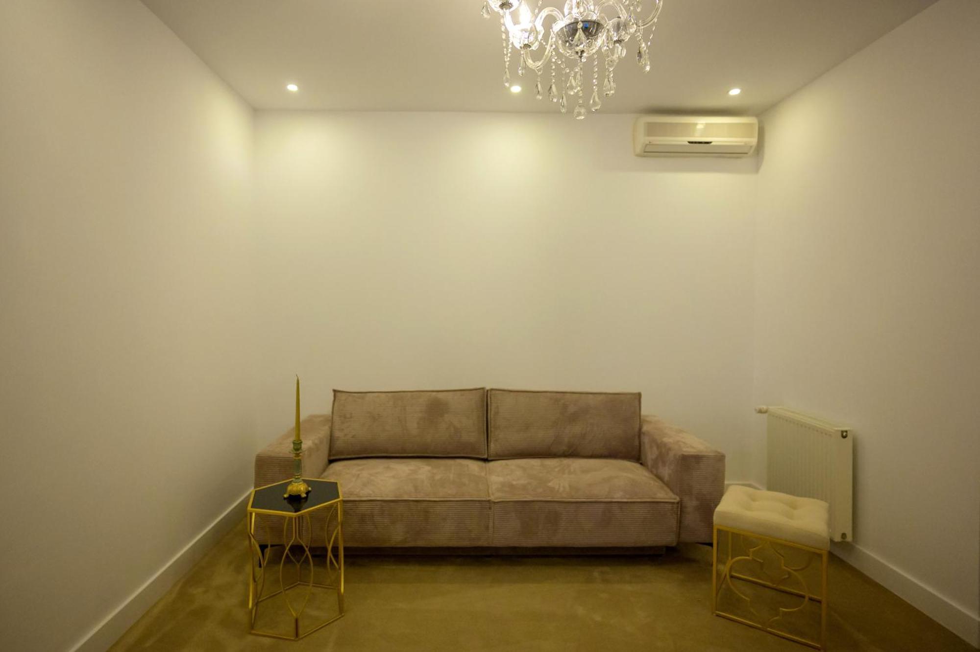 Queen Vera Hotel