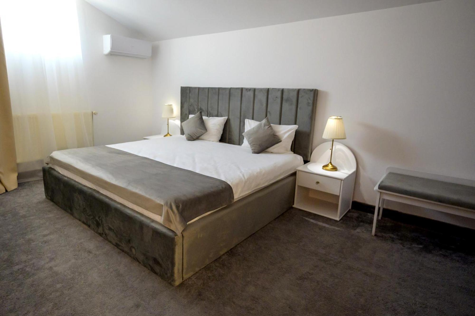 Hotel Queen Vera 3*