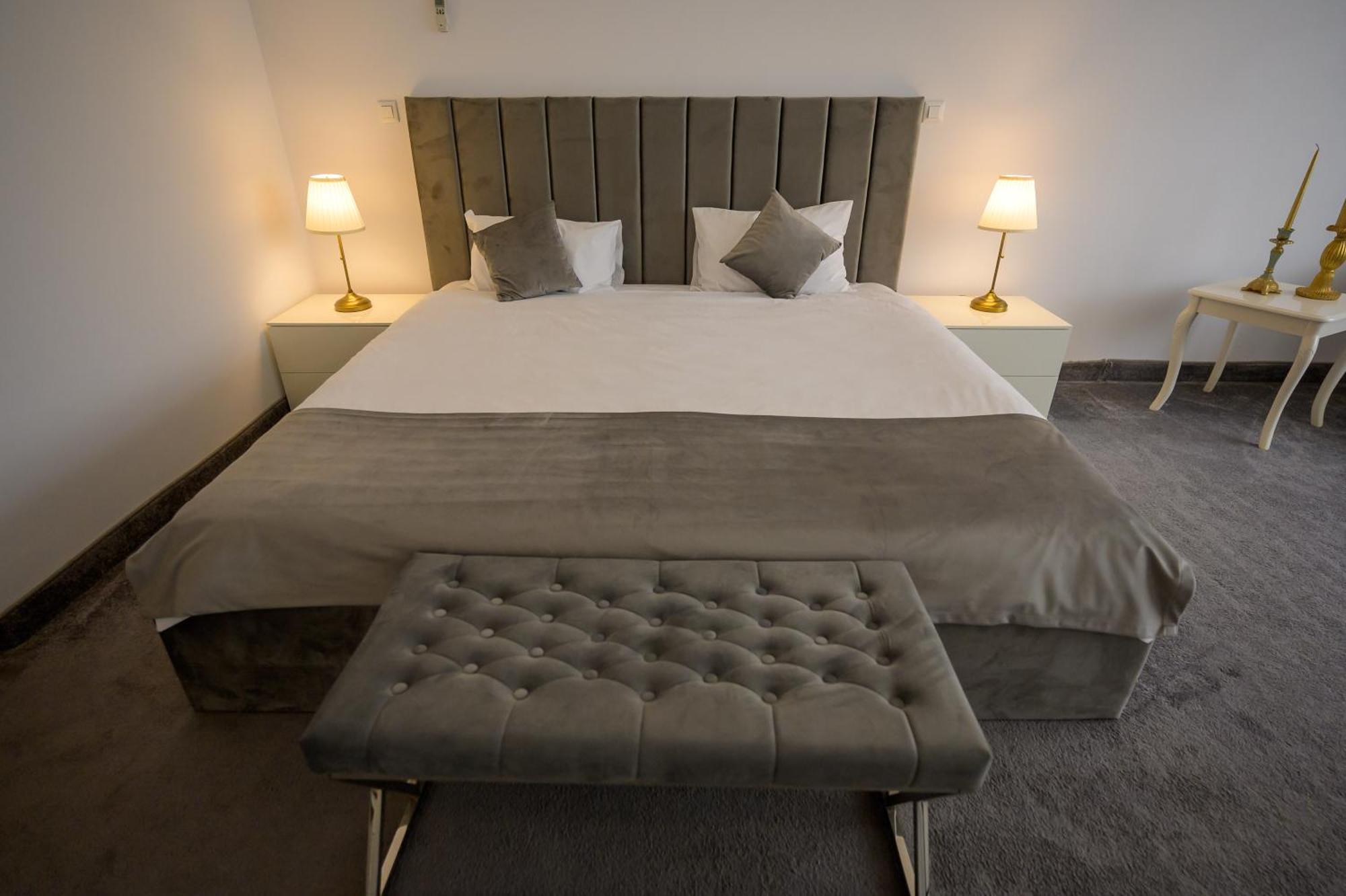 Hotel Queen Vera Mamaia