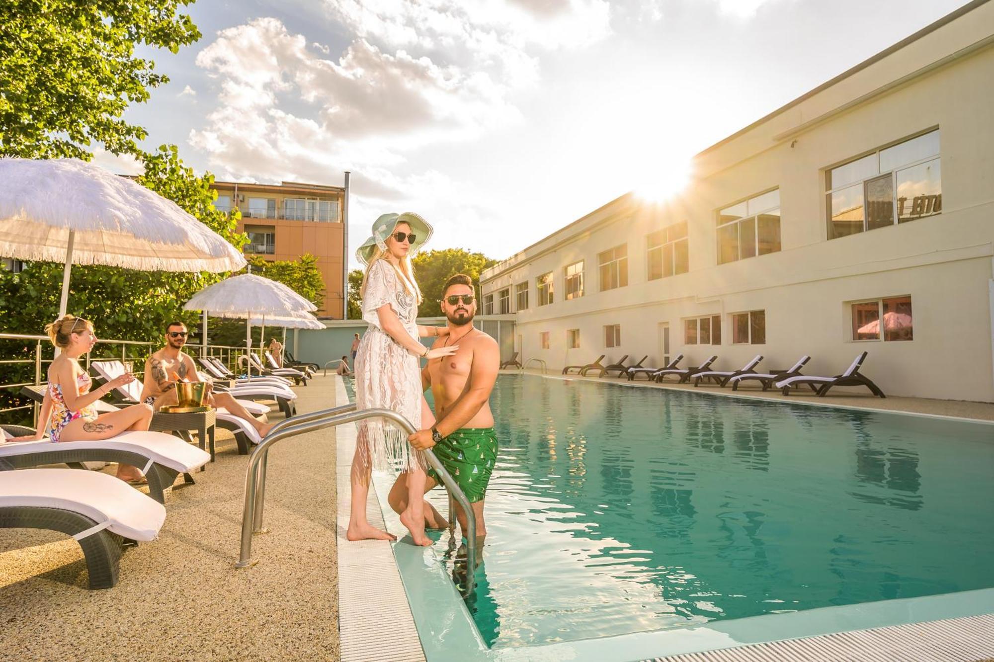 Queen Vera Hotel 3*