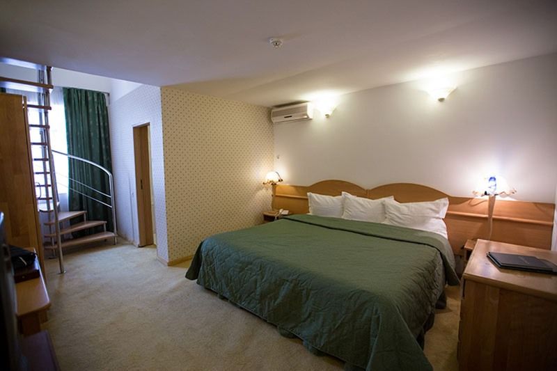 Hotel Queen Vera Mamaia
